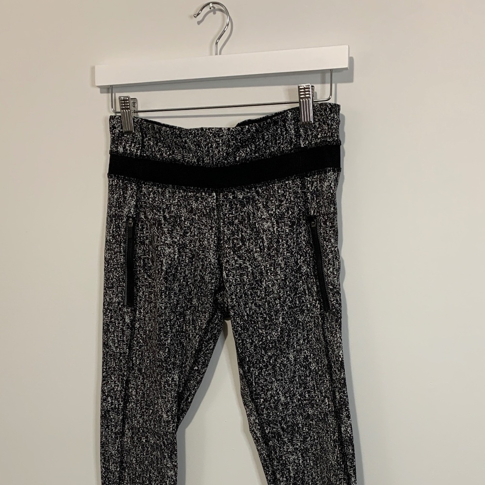 EXCELLENT Condition Lululemon Inspire Tight II | Splatter White Black |Patterned - Picture 2 of 8